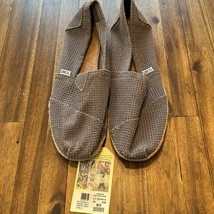 NWT men’s Toms, size 11